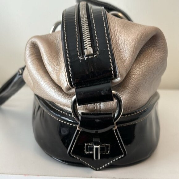 DAK’s of London silver/cream leather black patent leather shoulder bag - Picture 8 of 13